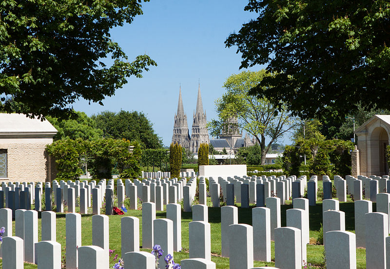 File:Bayeux War Cemetery -75.JPG