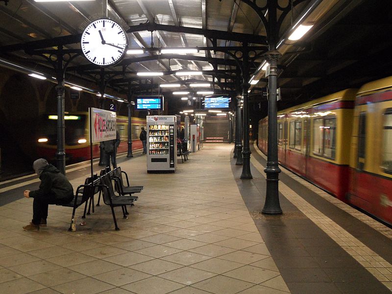 File:Berlin - S-Bahnhof Schönhauser Allee - Ringbahn (6921680557).jpg