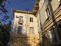 Casa 54/47 en la esquina de Boevaya y Nikolai Ostrovsky Street, vista desde el patio