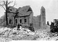 Bundesarchiv Bild 146-1981-134-25A, Frankreich, bei Cambrai, zerstörte Kirche.jpg
