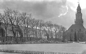 Plantage mit dem Langen Stall (links) und der Garnisonkirche (rechts), vor 1945