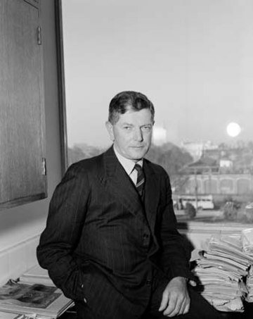 File:Burnet in 1945.jpg