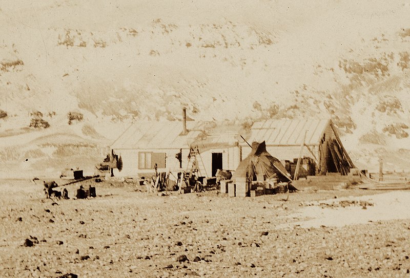 File:Camp and Hut, Antarctica, Southern Cross Expedition, 1899.jpg