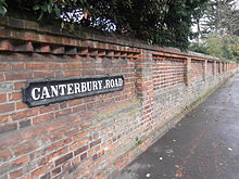 The wall on the north side of Canterbury Road at the western end near Woodstock Road. Canterbury Road wall, Oxford.JPG
