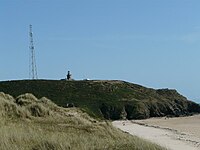 Cap de Carteret vu des dunes d'Hatainville au nord de celui-ci.