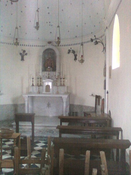 File:Cappella del Bambino Gesù di Praga interno.jpg