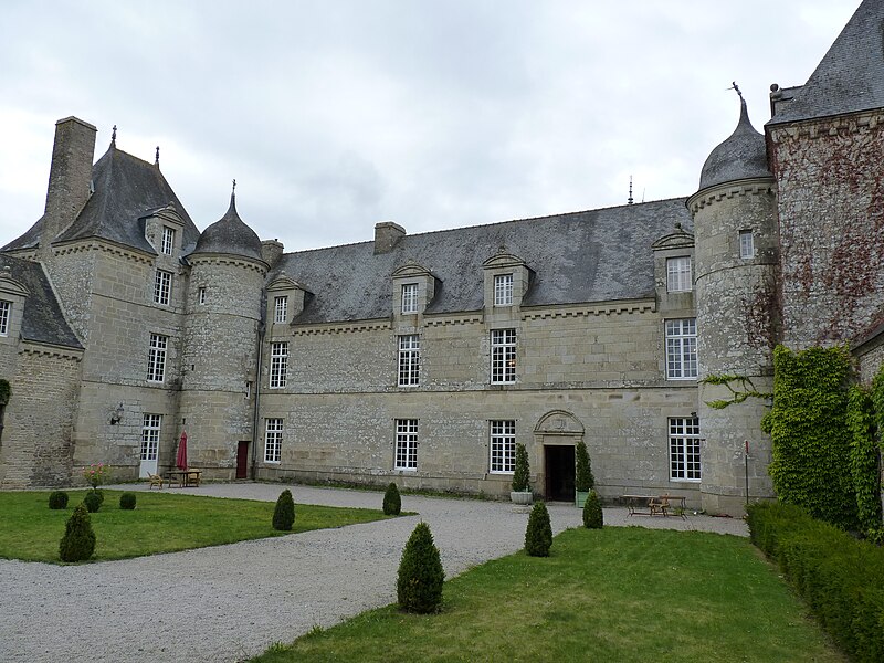 File:Château de la Touche à Trebry 05.JPG