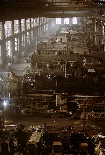 File:Chicago and Northwestern railroad locomotive shop fsac.1a34676u.jpg