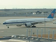 Boeing 777-200 Китайских Южных авиалиний в аэропорту Кансай, Осака, Япония