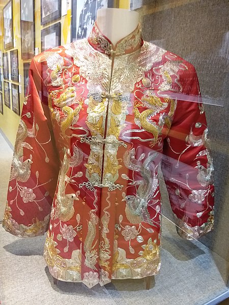 File:Chinese bridal wedding gown.jpg