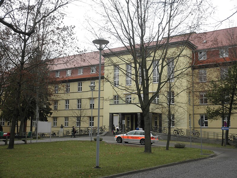 File:Chirurgische Klinik (von 1928) der MAE.JPG