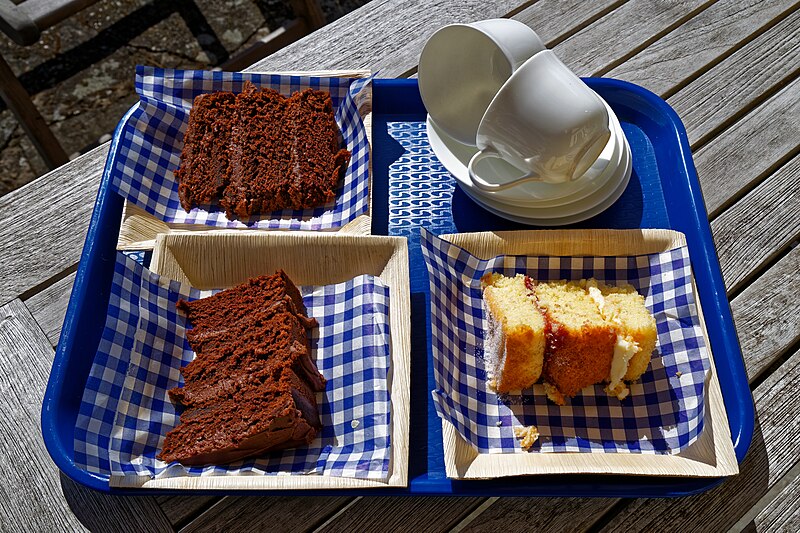 File:Chocolate cake and Victoria sponge.jpg