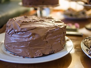 <span class="mw-page-title-main">Fudge cake</span> Chocolate cake with a consistency reminiscent of fudge