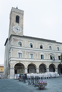 <span class="mw-page-title-main">Cingoli</span> Comune in Marche, Italy