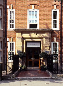 One of the entrances to Coleherne Court Coleherne Court, (April 2007) - panoramio (1).jpg