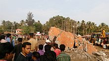 A collapsed concrete building in Paravur Puttingal Devi Temple premises after the fireworks mishap Collapsed building during Paravur Puttingal Temple mishap, Apr 2016.jpg