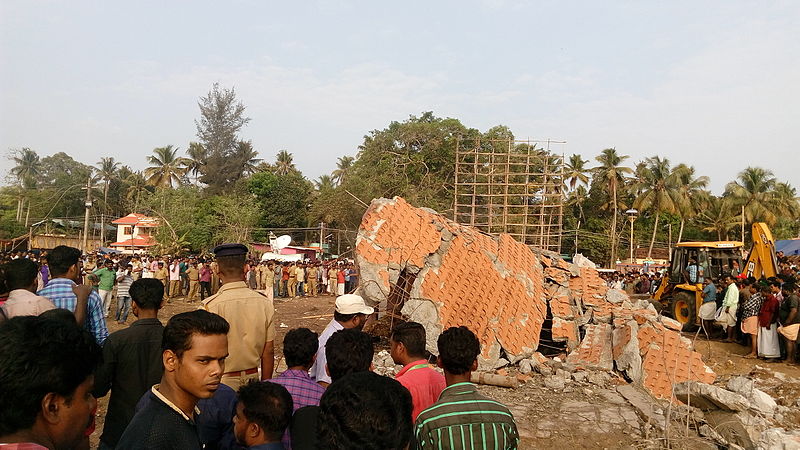 File:Collapsed building during Paravur Puttingal Temple mishap, Apr 2016.jpg