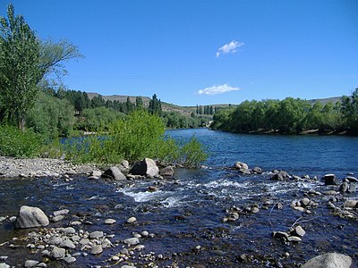 Confluent entre l'arroyo Poi Pucón et le río Aluminé.