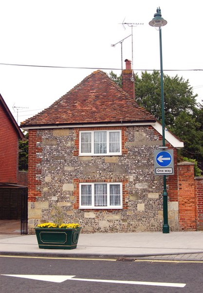 File:Cottage in Salisbury Street, Amesbury - geograph.org.uk - 1375701.jpg