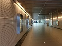 Couloir de sortie de la station vers la gare routière.