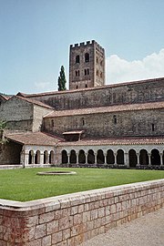 Monestir: Etimologia, Primers monestirs cristians, Ledat mitjana
