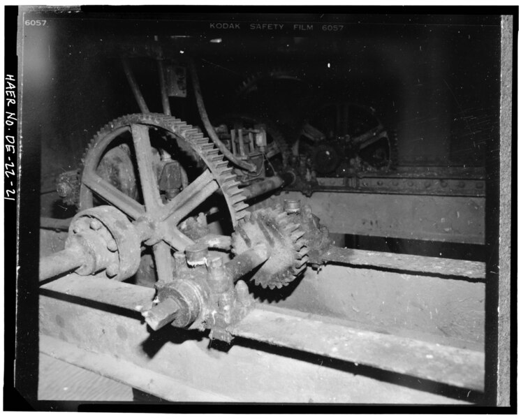 File:DETAIL OF BASCULE MACHINERY, GEARS ON HAND CRANK - Rehoboth Avenue Bridge, State Route 1A (Rehoboth Avenue) over Lewes and Rehoboth Canal, Rehoboth Beach, Sussex County, DE HAER DEL,3-REHOB,2-21.tif