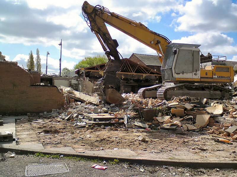 File:Demolition of Lowes Arms - geograph.org.uk - 6176805.jpg