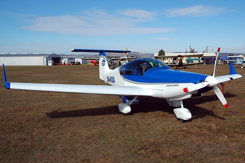 File:Dova Skylark (5718663828).jpg