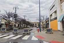 Easton Town Center, a major mall complex during the stay-at-home order in March Easton Town Center closed.jpg