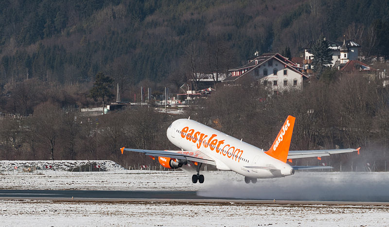 File:EasyJet G-EZUS at Innsbruck.jpg