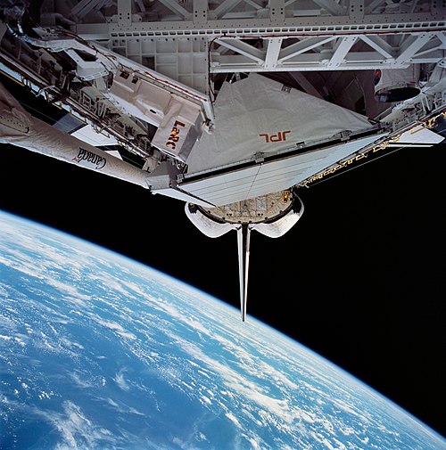 Space Shuttle Endeavour in orbit with SIR-C in its payload bay