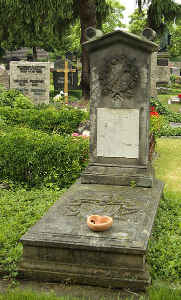 File:Erlangen Neustädter Friedhof 057.JPG