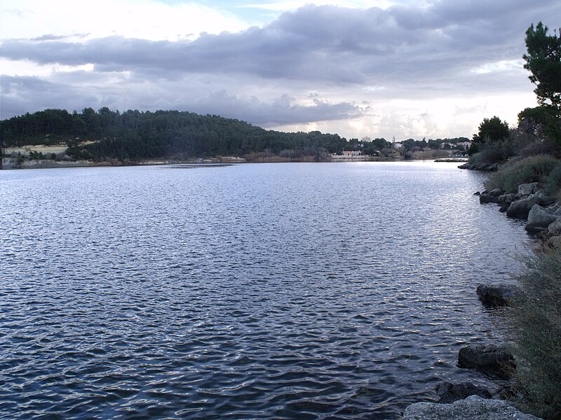 File:Etang de l'Olivier Istres by Malost.JPG