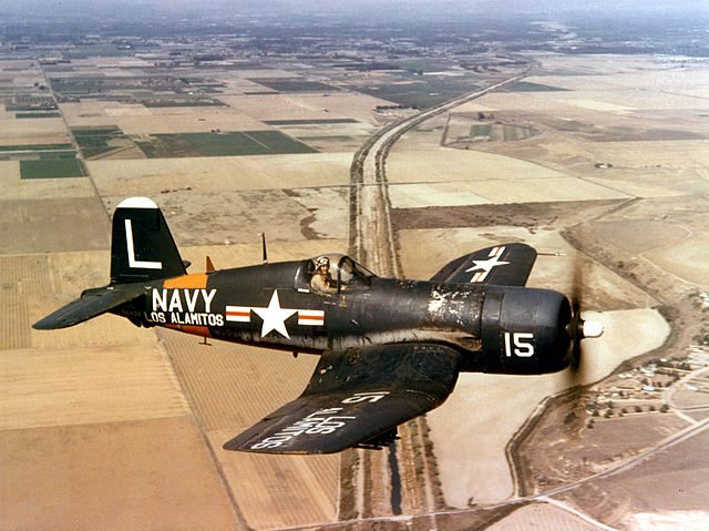 飛行するF4U-4 96832号機(1950年代撮影)