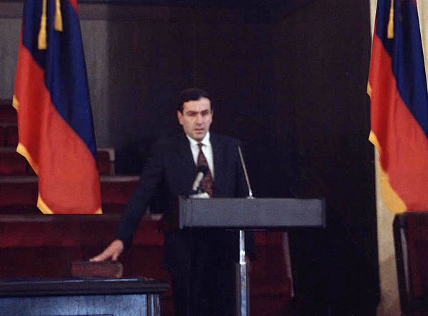 Inauguration of Ter-Petrosyan as president in 1991.