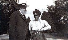 Friedrich Baumfelder (links) mit seiner Frau Emma auf einer Reise in England.
