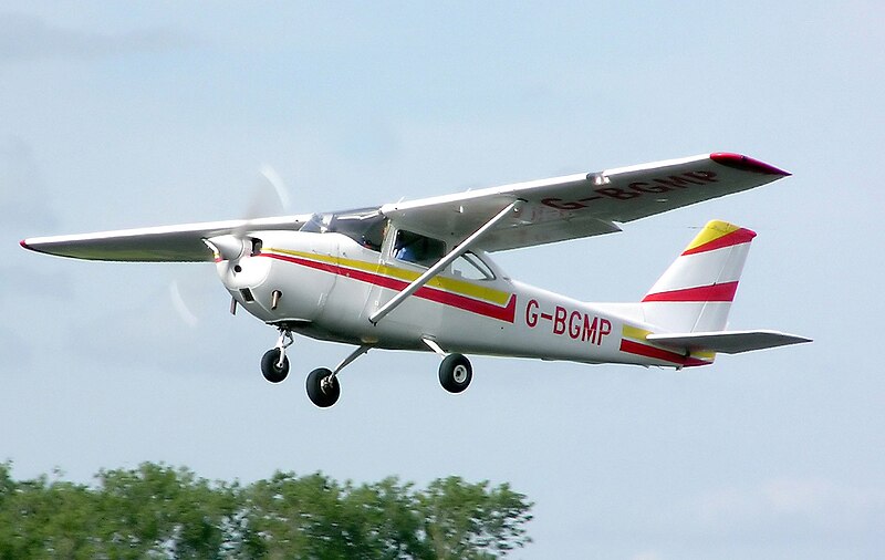 File:G-BGMP Reims F172 @Cotswold Airport, July 2005.jpg