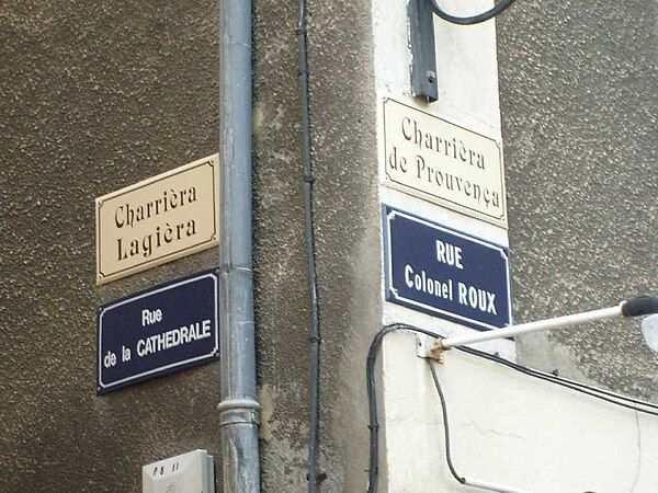 Bilingual signage in Alpine Provençal and in French at Gap