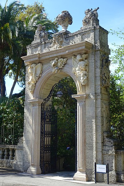 File:Gate - Vizcaya Museum and Gardens - Miami, Florida - DSC08283.jpg