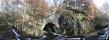 Mit einem Tunnel wurde eine Flussschleife der Göhl abgekürzt, um für ein Bergwerk Platz zu machen.