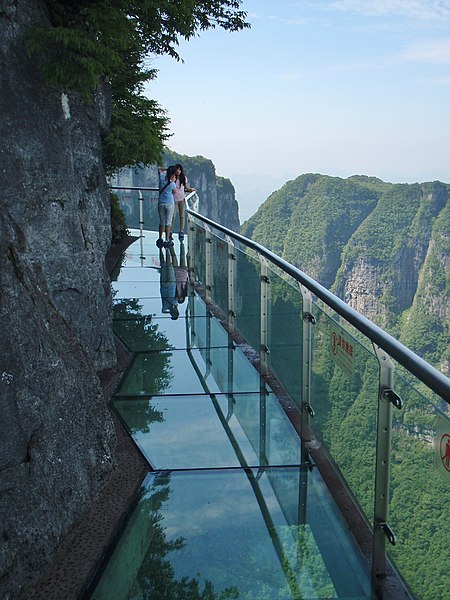 File:Glass walkway- Tianmen Mountain - panoramio.jpg