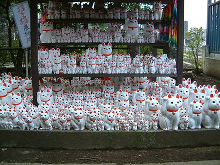 Cat statues at Gotokuji