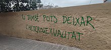 Catalan-language graffiti in Vallcarca i els Penitents (Barcelona) against comphet. It says: "You too can leave heterosexuality behind." Grafit a Vallcarca.jpg