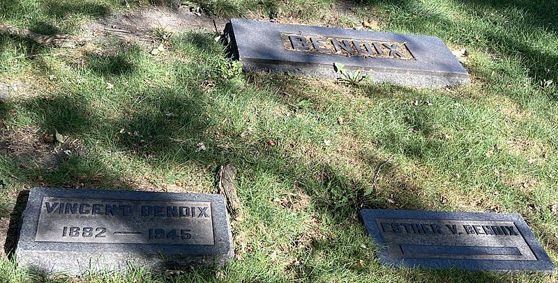 File:Grave of Vincent Hugo Bendix (1881–1945) at Graceland Cemetery, Chicago.jpg