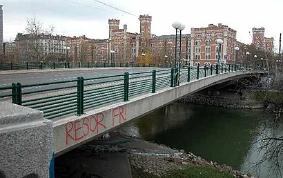 So kommt man zu der Rossauer Brücke mit den Öffentlichen - Mehr zum Ort Hier