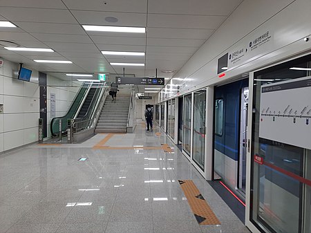 Gwanaksan station platform