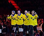 Linda Bengtzing, Håkan Södergren, Lasse Holm och Magnus Bäcklund sjunger den klassiska hockeylåten Nu Tar Vi Dom i Avicii arena vid Svenska ishockeyförbundets 100-årsjubileum den 17 november 2022.