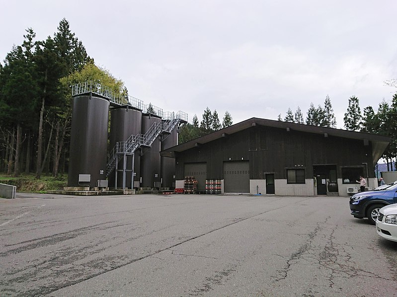 File:HAKKAISAN BREWERY 2.jpg