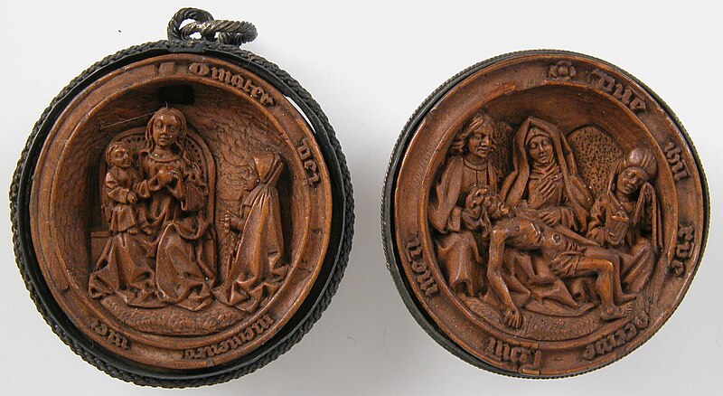 File:Half of a Prayer Bead with the Lamentation.jpg