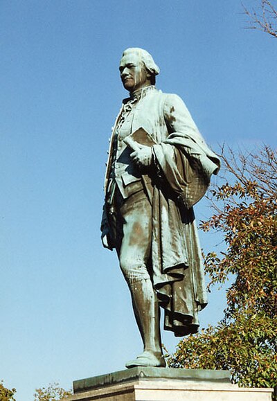 Statue of Hamilton overlooking the falls